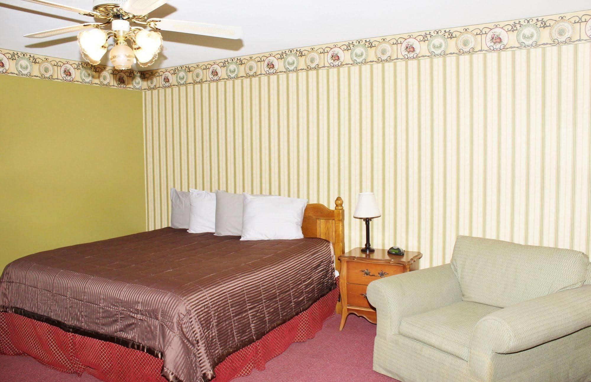 Blue Spruce Motel Massena Ngoại thất bức ảnh