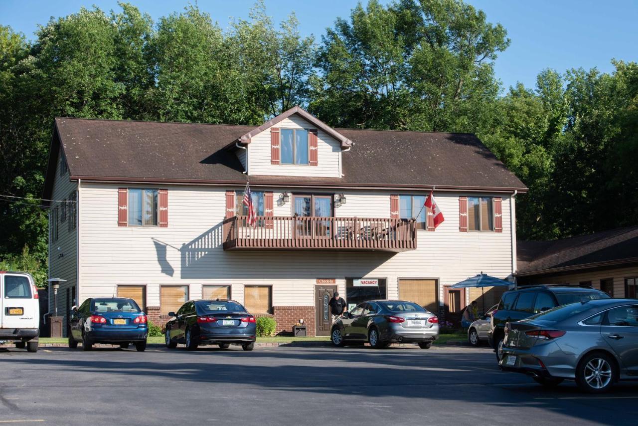 Blue Spruce Motel Massena Ngoại thất bức ảnh